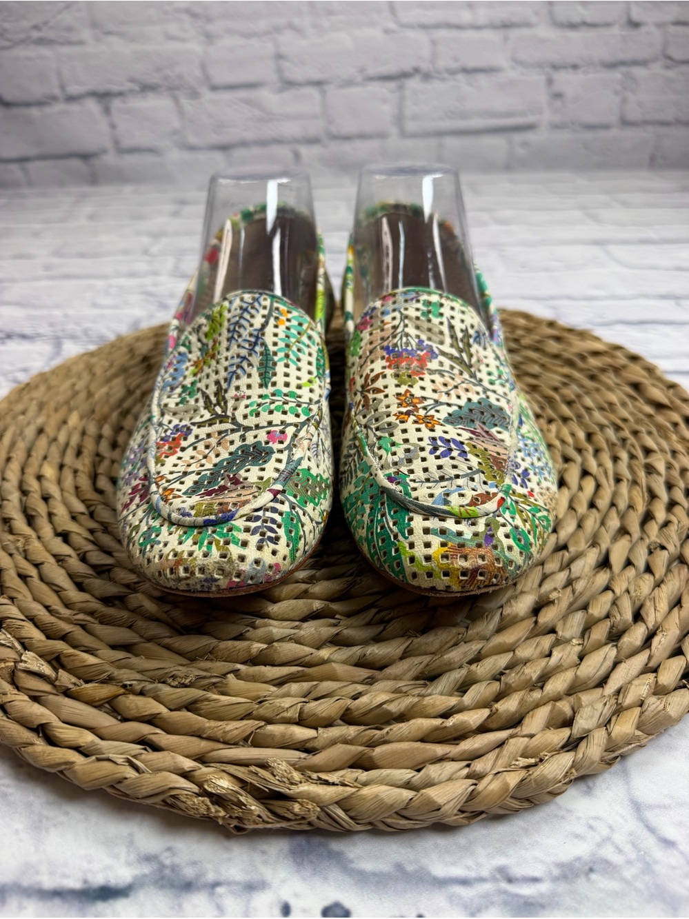Lalisa Sophia Floral Leather Perforated Loafers in Multicolor. Size 40 - Picture 3 of 10